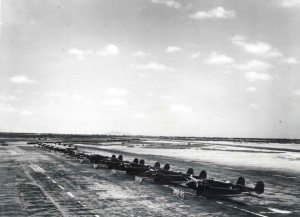 Linea de bombarderos del 23 EB en la rampa de la base aérea de Chiclayo, inicios de los cincuenta.