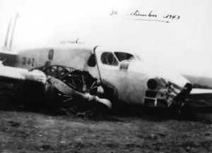 Estado en el que quedó el Ca.310 matricula 28-4-2 luego del accidente sufrido en Las Palmas, el 30 de setiembre de 1943. (foto: De la Puente)